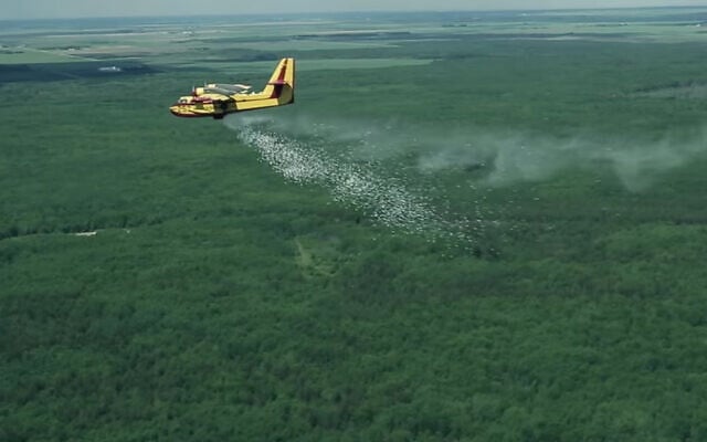 A plane releases fire-extinguishing pellets using Elbit's HyDrop high-altitude firefighting technology. (YouTube screenshot)
