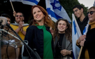 Stav Shaffir holds a press conference on Rothschild Boulevard in Tel Aviv announcing she will not run in upcoming elections, January 15, 2020. (Miriam Alster/FLASH90)