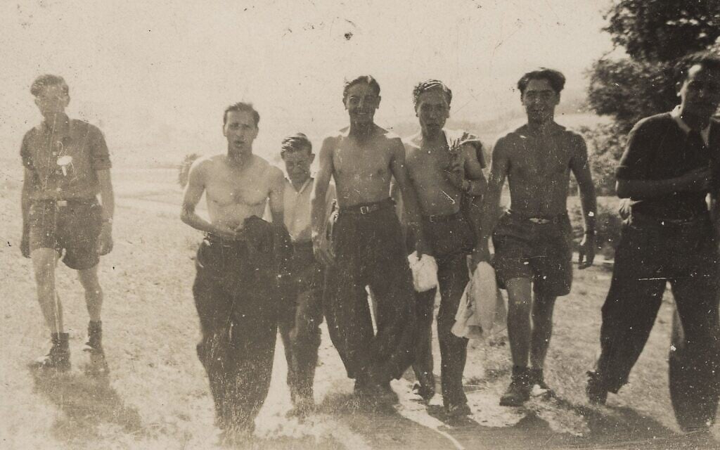 Young màquisards, or Resistance fighters, in the Haute-Loire, France. (Mémorial de la Shoah/ Ronald Rosbottom)