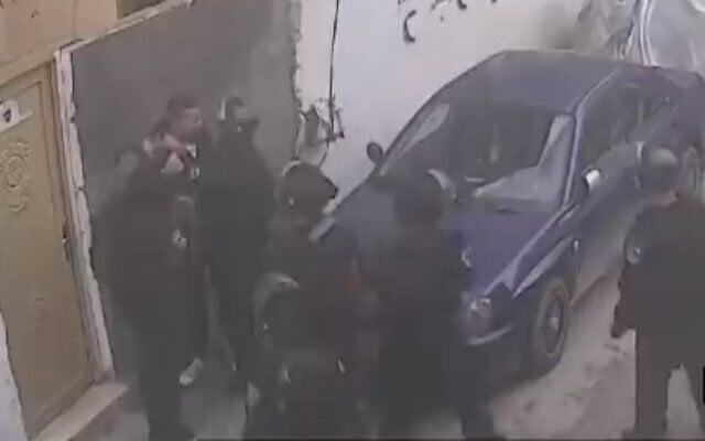 Border Police seen beating an Arab East Jerusalemite, who works as a security guard for the Jerusalem light rail, in East Jerusalem (Screencapture / Channel 13, January 13, 2019) Border Police seen beating an Arab East Jerusalemite, who works as a security guard for the Jerusalem light rail, in East Jerusalem (Screencapture / Channel 13, January 13, 2019)