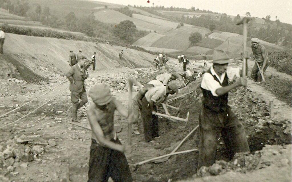 Jewish work details under the authority of Helmut Kleinike benefited from much better conditions; he helped many of his workers escape deportation and certain death. (Juta Scheffzek/ Jewish Welfare Board of Germany)