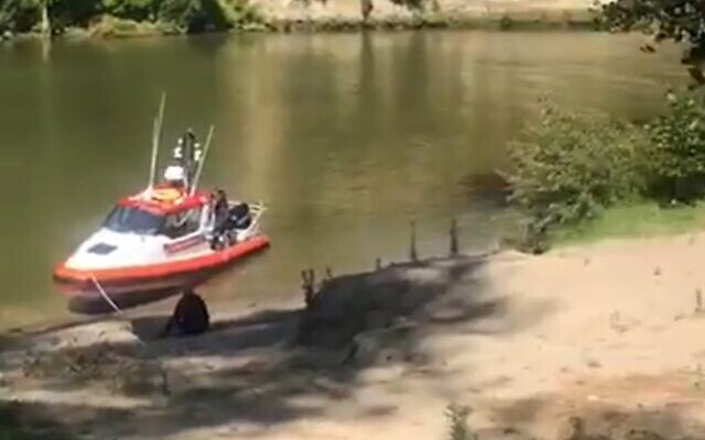 Rescuers search for an Israeli hiker missing at the Whanganui River in New Zealand. (screen grab via Kan) Rescuers search for an Israeli hiker missing at the Whanganui River in New Zealand. (screen grab via Kan)