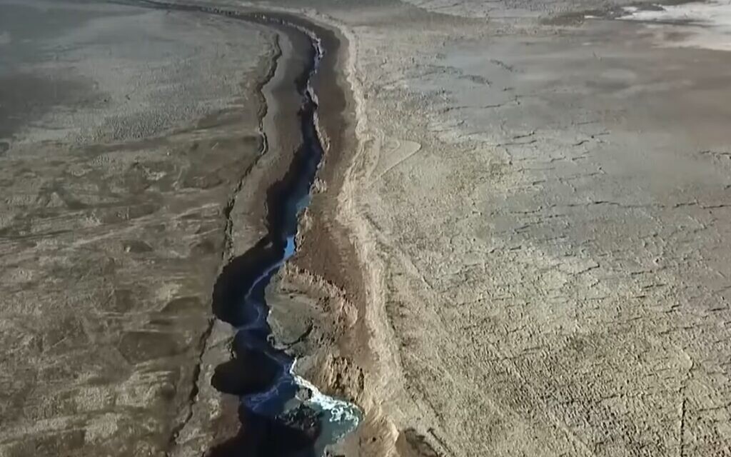 Aerial view of the gorge and the 'secret river' by the Dead Sea  'discovered' by Kan TV, January 2020. (Kan TV screenshot)