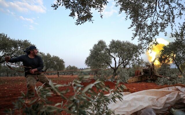 A Syrian rebel fighter fires a cannon amid clashes with government forces in the last major rebel bastion of Idlib in northwestern Syria on February 6, 2020. (Omar HAJ KADOUR / AFP) A Syrian rebel fighter fires a cannon amid clashes with government forces in the last major rebel bastion of Idlib in northwestern Syria on February 6, 2020. (Omar HAJ KADOUR / AFP)