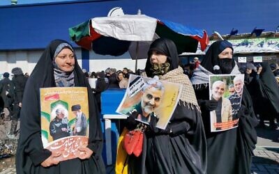 Iranian women carry a portrait of slain Iranian General Qasem Soleimani, on the 40th day of his killing in a US drone strike,  during commemorations marking 41 years since the Islamic Revolution, in the capital Tehran on February 11, 2020 (Atta KENARE / AFP)
