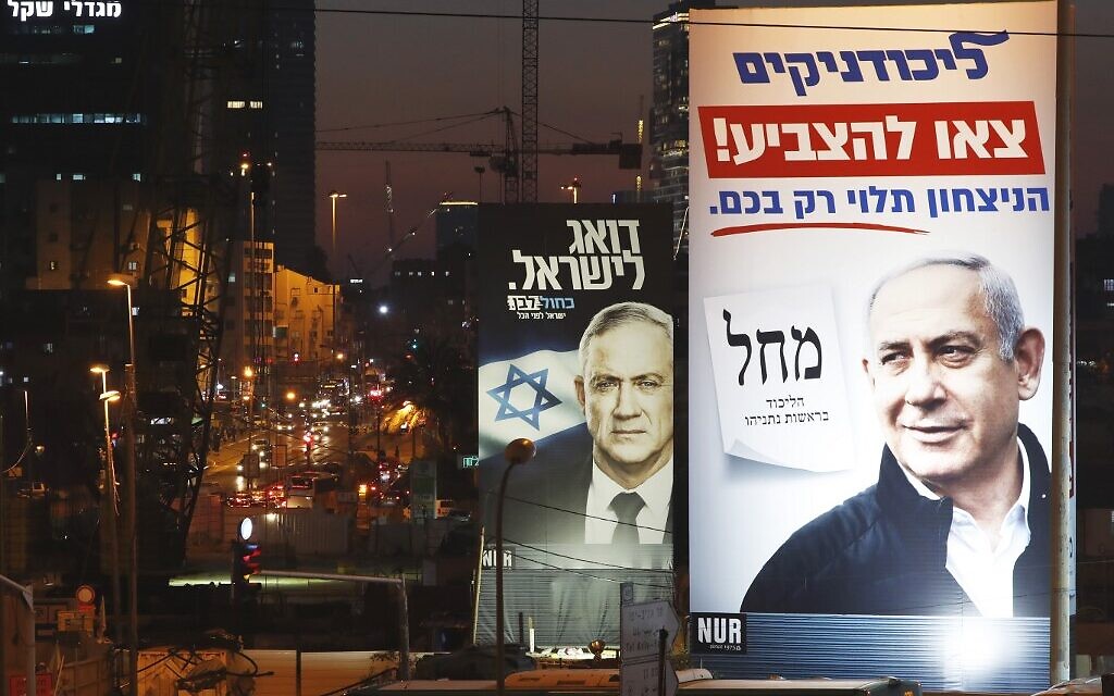 A Blue and White electoral billboard shows retired general Benny Gantz, background, and a Likud electoral billboard shows Prime Minister Benjamin Netanyahu, on February 26, 2020 in the Israeli city of Bnei Brak. (JACK GUEZ / AFP) A Blue and White electoral billboard shows retired general Benny Gantz, background, and a Likud electoral billboard shows Prime Minister Benjamin Netanyahu, on February 26, 2020 in the Israeli city of Bnei Brak. (JACK GUEZ / AFP)