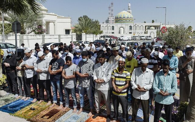 Muslim worshippers, some wearing protective masks, perform together Friday prayers outside a mosque in Bahrain's capital Manama on February 28, 2020 (Mazen Mahdi / AFP) Muslim worshippers, some wearing protective masks, perform together Friday prayers outside a mosque in Bahrain's capital Manama on February 28, 2020 (Mazen Mahdi / AFP)