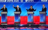 (L-R) Democratic presidential candidates former Vice President Joe Biden, Sen. Bernie Sanders, Sen. Amy Klobuchar and Tom Steyer participate in the Democratic presidential primary debate in the Sullivan Arena at St. Anselm College on February 07, 2020 in Manchester, New Hampshire (Joe Raedle/Getty Images/AFP)