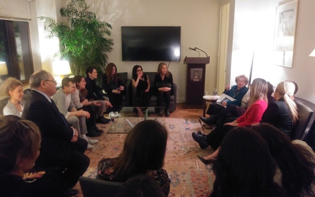 A question-answer session was part of 'couples therapy' for Israeli and American journalists, and diplomatic staff, at a 'Valentine's Day' event for Israeli and Diaspora Jewry at the home of the consul general in New York. (Office of the Consul General of Israel)