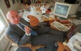 Roger Kahn, author of the bestseller 'The Boys of Summer,' poses at his home in Croton-on-Hudson, New York, April 25, 1997. (AP Photo/Todd Plitt, File)