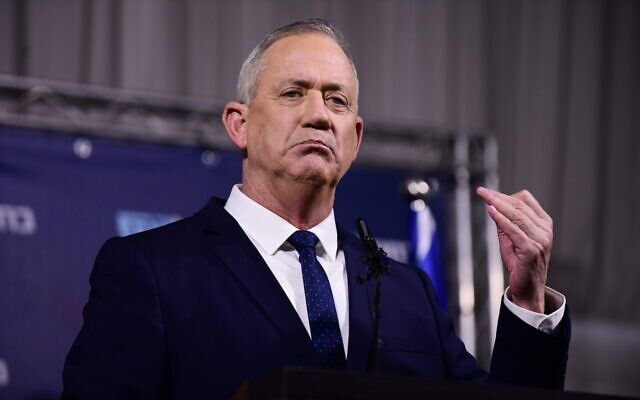 Blue and White party leader Benny Gantz gestures at a press conference at Kfar Hamaccabia on February 26, 2020. (Tomer Neuberg/Flash90)
