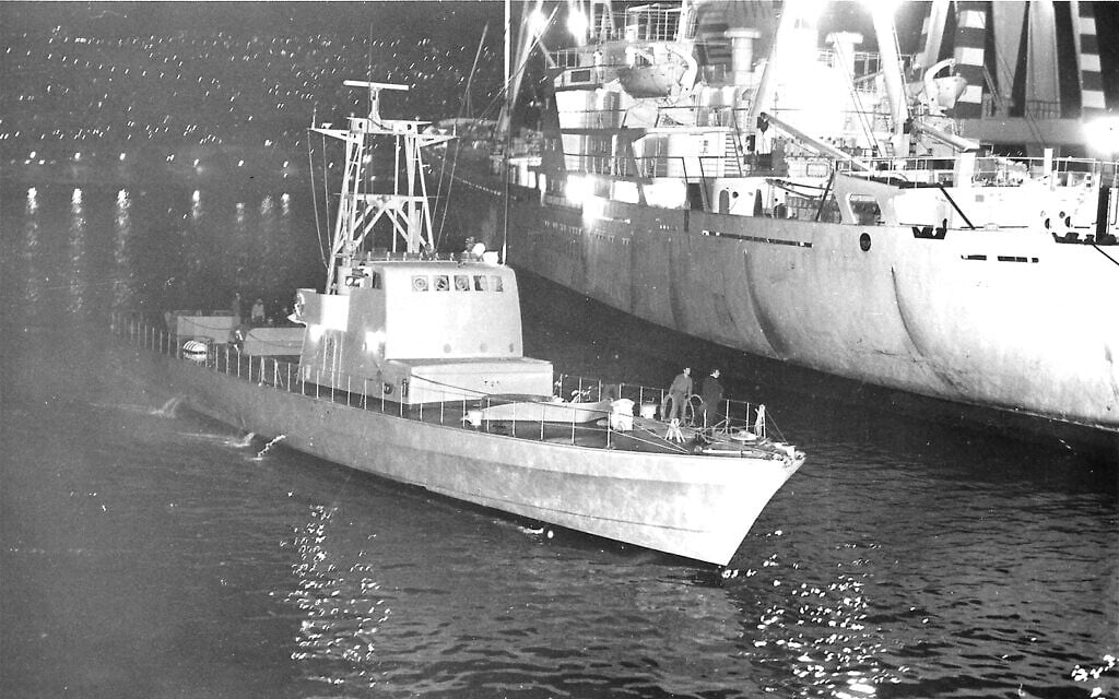 One of the Cherbourg boats arrives in Haifa, December 31, 1969. (Wikimeda commons/Israel Clandestine Immigration and Naval Museum)