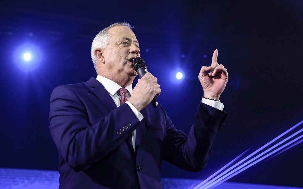 Benny Gantz, leader of the Blue and White psrty, addresses supporters during a campaign rally in Tel Aviv on February 29, 2020. (GALI TIBBON / AFP) Benny Gantz, leader of the Blue and White psrty, addresses supporters during a campaign rally in Tel Aviv on February 29, 2020. (GALI TIBBON / AFP)