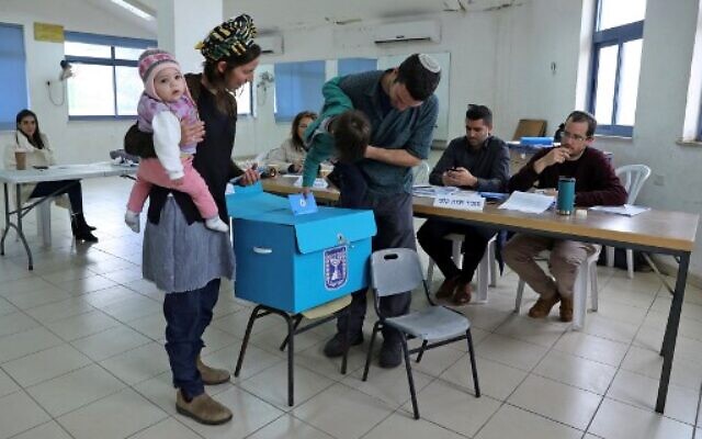 Israelis vote during parliamentary election at a polling station in the Israeli settlement of Nokdim in the West Bank on March 2, 2020 (GALI TIBBON / AFP) Israelis vote during parliamentary election at a polling station in the Israeli settlement of Nokdim in the West Bank on March 2, 2020 (GALI TIBBON / AFP)