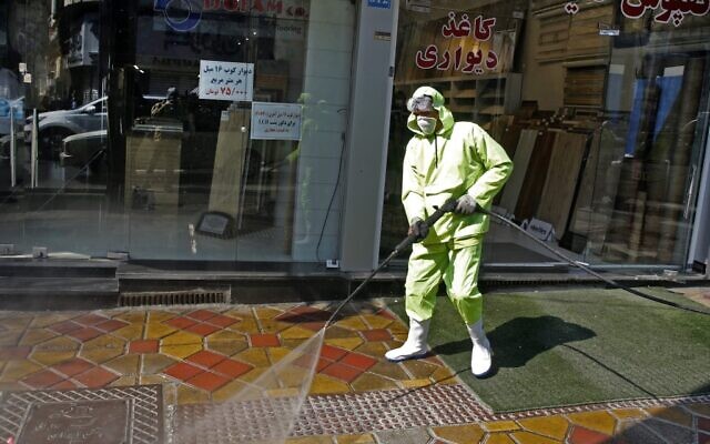 Iranian fire fighters and municipality workers disinfect a street in the capital Tehran for corona virus COVID-19 on March 5, 2020 (STR / AFP) Iranian fire fighters and municipality workers disinfect a street in the capital Tehran for corona virus COVID-19 on March 5, 2020 (STR / AFP)