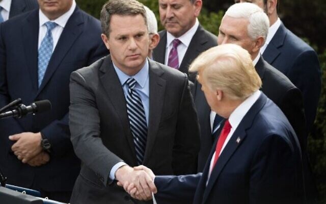 President and CEO of Walmart Inc. Doug McMillon (C) shakes hands with US President Donald Trump during press conference on COVID-19, known as the coronavirus, in the Rose Garden of the White House in Washington, DC, March 13, 2020 (JIM WATSON / AFP) President and CEO of Walmart Inc. Doug McMillon (C) shakes hands with US President Donald Trump during press conference on COVID-19, known as the coronavirus, in the Rose Garden of the White House in Washington, DC, March 13, 2020 (JIM WATSON / AFP)