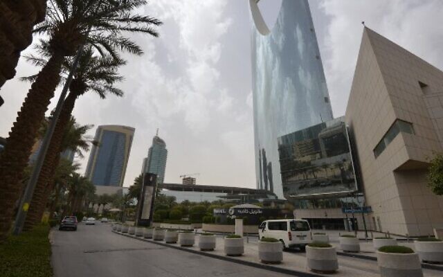 A photo taken on March 18, 2020, shows empty streets in Riyadh amid drastic measures to contain the novel coronavirus in the desert kingdom. (FAYEZ NURELDINE / AFP) A photo taken on March 18, 2020, shows empty streets in Riyadh amid drastic measures to contain the novel coronavirus in the desert kingdom. (FAYEZ NURELDINE / AFP)