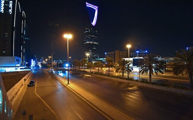 A picture taken on March 23, 2020, shows the empty King Fahd road in the Saudi capital Riyadh after authorities imposed a curfew for 21 days to curb the spread of the COVID-19 coronavirus pandemic. (FAYEZ NURELDINE/AFP) A picture taken on March 23, 2020, shows the empty King Fahd road in the Saudi capital Riyadh after authorities imposed a curfew for 21 days to curb the spread of the COVID-19 coronavirus pandemic. (FAYEZ NURELDINE/AFP)