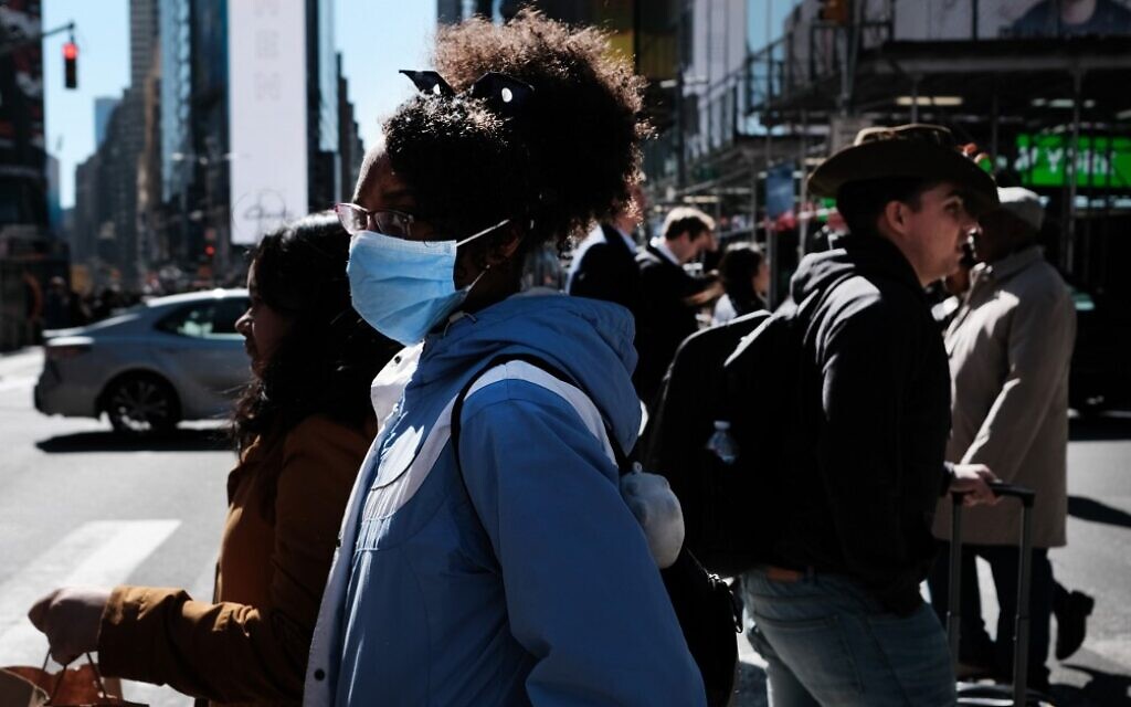 People walk through Manhattan with surgical masks as fears of the coronavirus spreading through the US increase on March 04, 2020 in New York City (Spencer Platt/Getty Images/AFP) People walk through Manhattan with surgical masks as fears of the coronavirus spreading through the US increase on March 04, 2020 in New York City (Spencer Platt/Getty Images/AFP)