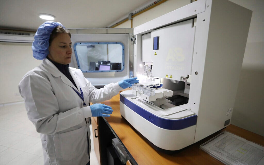 Illustrative: An employe of a genetic institute works with a DNA sample. (AP Photo/Fernando Vergara) Illustrative: An employe of a genetic institute works with a DNA sample. (AP Photo/Fernando Vergara)