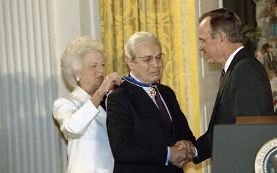 UN Secretary General Javier Perez de Cuellar is awarded the Medal of Freedom at the White House in Washington on Thursday, Dec. 12, 1991 by US President and Mrs. George H. Bush for his efforts in obtaining the release of American hostages.(AP Photo/Jerome Delay)