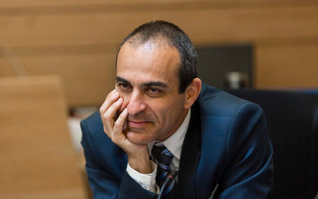 Then director-General of the Health Ministry Prof. Ronni Gamzu attends a Finance committee meeting in the Knesset, in Jerusalem. April 23, 2014. (Flash90) Then director-General of the Health Ministry Prof. Ronni Gamzu attends a Finance committee meeting in the Knesset, in Jerusalem. April 23, 2014. (Flash90)
