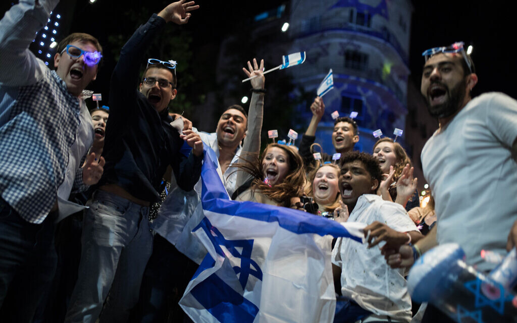 Israelis take part in celebrations marking 71st Independence Day, in Jerusalem on May 8, 2019. (Hadas Parush/Flash90) Israelis take part in celebrations marking 71st Independence Day, in Jerusalem on May 8, 2019. (Hadas Parush/Flash90)
