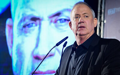 Blue and White party leader Benny Gantz speaks in Rehovot, February 18, 2020. (Avshalom Shoshani/Flash90)