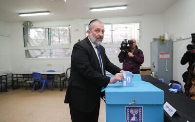 Shas party chairman and Interior Affairs Minister, Aryeh Deri, casts his ballot at a voting station in Jerusalem, during the Knesset Elections, on March 02, 2020 (Yonatan Sindel/Flash90)