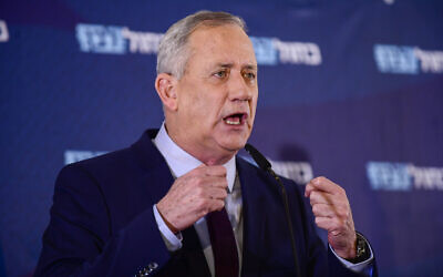 Blue and White chairman Benny Gantz gives a televised statement in Ramat Gan on March 7 2020. (Tomer Neuberg/Flash90)