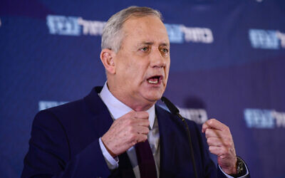 Blue and White party chief Benny Gantz holds a press conference at Kfar Maccabiah on March 7, 2020. (Tomer Neuberg/Flash90)