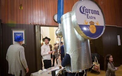 People dressed up during the Jewish holiday of Purim, at the Great Synagogue in Tel Aviv, on March 9, 2020. (Avshalom Sassoni/Flash90)