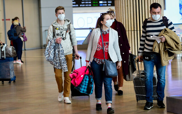 Travelers at the arrival hall at Ben Gurion International Airport on March 10, 2020. (Avshalom Sassoni/Flash90) Travelers at the arrival hall at Ben Gurion International Airport on March 10, 2020. (Avshalom Sassoni/Flash90)