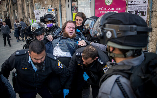 Police seen in the ultra-Orthodox Jewish neighborhood of Mea Shearim, as they disperse public gatherings, following the government decisions, in an effort to contain the spread of the coronavirus. March 22, 2020. (Yonatan Sindel/Flash90) Police seen in the ultra-Orthodox Jewish neighborhood of Mea Shearim, as they disperse public gatherings, following the government decisions, in an effort to contain the spread of the coronavirus. March 22, 2020. (Yonatan Sindel/Flash90)