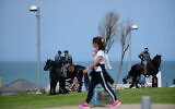 Israeli police at the Tel Aviv beach promenade on March 23, 2020. Police were dispatched all over the country to keep people from gathering in public spaces in an effort to contain the spread of the coronavirus. (Tomer Neuberg/Flash90)