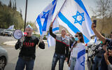 Right Wing activists protest against the Supreme Court and in support of Prime Minister Benjamin Netanyahu, outside the Supreme Court in Jerusalem, March 24, 2020. (Olivier Fitoussi/Flash90)