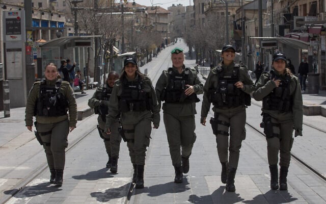 Police patrol Jerusalem's city center to ensure people are not disobeying the partial lockdown on March 26, 2020 (Nati Shohat/FLASH90) Police patrol Jerusalem's city center to ensure people are not disobeying the partial lockdown on March 26, 2020 (Nati Shohat/FLASH90)