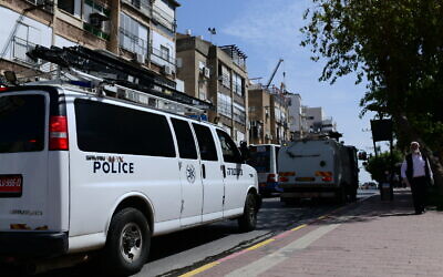Police patrol the ultra-Orthodox Jewish town of Bnei Brak, on March 30, 2020. (Tomer Neuberg/Flash90)