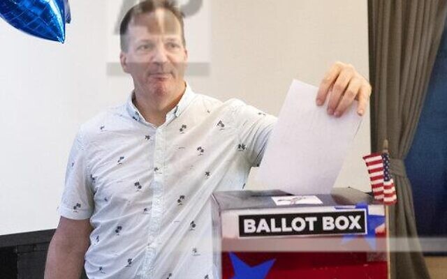 The first voter Gary Gray from New York casts his ballot on the Super Tuesday, for U.S. Democrats Abroad multi-location global primary at Foreign Correspondents’ Club of Thailand, March 3, 2020. (AP Photo/Sakchai Lalit) The first voter Gary Gray from New York casts his ballot on the Super Tuesday, for U.S. Democrats Abroad multi-location global primary at Foreign Correspondents’ Club of Thailand, March 3, 2020. (AP Photo/Sakchai Lalit)