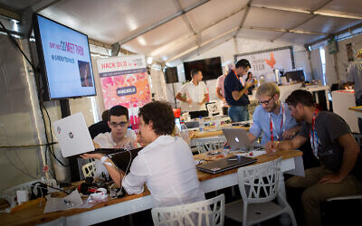 Participants at the DLD Digital Conference, Israel's largest international tech gathering, Tel Aviv, September 27, 2016. (Miriam Alster/FLASH90)