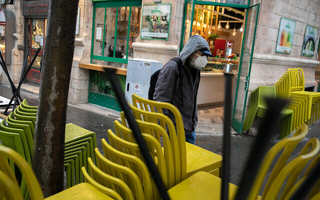 An Israeli wearing a face mask for fear of the coronavirus in the center of Jerusalem, March 17, 2020. (Olivier Fitoussi/Flash90) An Israeli wearing a face mask for fear of the coronavirus in the center of Jerusalem, March 17, 2020. (Olivier Fitoussi/Flash90)
