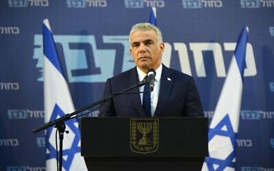 Yair Lapid holds a press conference in Tel Aviv, March 26, 2020. (Elad Gutman/Blue and White)