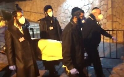 The funeral of Aryeh Even, Israel's first coronavirus victim, March 21, 2020 (Ynet screenshot)