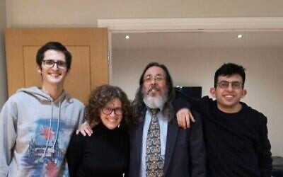 Rabbi Neil Kraft with his family. (Courtesy)