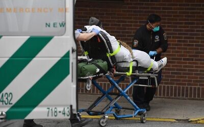 Paramedics push a gurney with a patient to the Brooklyn Hospital Center Emergency Room in New York on March 31, 2020. (Angela Weiss/AFP)