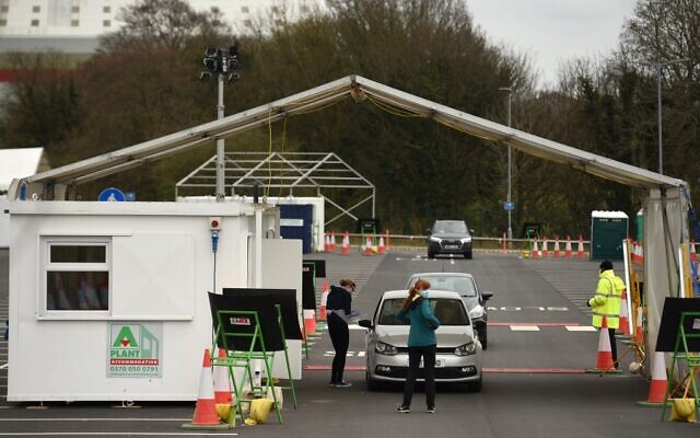 NHS workers are swabbed at a drive-in facility to test for the novel coronavirus COVID-19, set up in the car park on the outskirts of Manchester on April 4, 2020. (Oli SCARFF / AFP) NHS workers are swabbed at a drive-in facility to test for the novel coronavirus COVID-19, set up in the car park on the outskirts of Manchester on April 4, 2020. (Oli SCARFF / AFP)