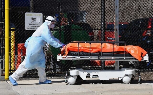 Medical staff move bodies from the Wyckoff Heights Medical Center to a refrigerated truck on April 2, 2020, in Brooklyn, New York. (Angela Weiss/AFP) Medical staff move bodies from the Wyckoff Heights Medical Center to a refrigerated truck on April 2, 2020, in Brooklyn, New York. (Angela Weiss/AFP)