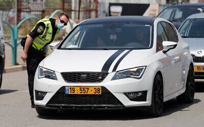 Police check cars at a temporary checkpoint in the northern Arab Israeli town of Deir el-Assad on April 16, 2020, during the coronavirus pandemic . (Ahmad Gharabli/AFP)