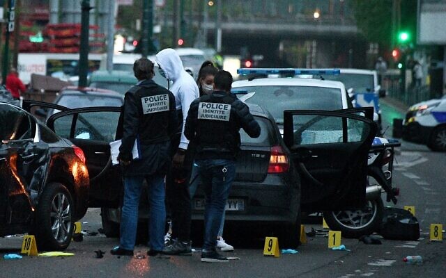 French police officers check the site where a driver injured two policemen on April 27, 2020, in Colombes (FRANCK FIFE / AFP) French police officers check the site where a driver injured two policemen on April 27, 2020, in Colombes (FRANCK FIFE / AFP)