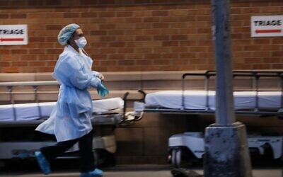 Medical workers wait for patients at a special coronavirus intake area at Maimonides Medical Center in the Borough Park section of Brooklyn which has seen an upsurge of coronavirus patients, April 2, 2020 in New York City. (Spencer Platt/Getty Images/AFP)